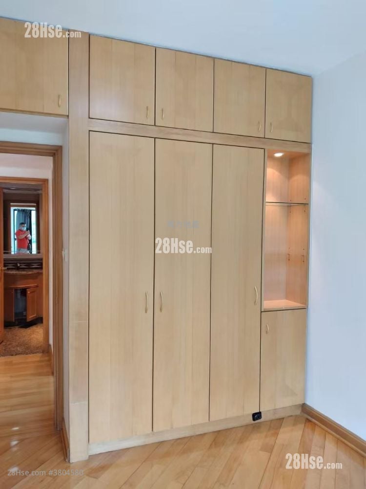 Castello Sell 2 Bedrooms , 1 Bathroom 547 ft²