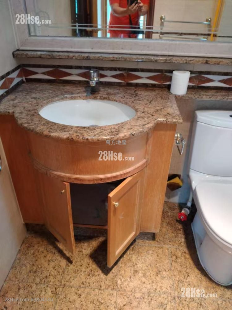 Castello Sell 2 Bedrooms , 1 Bathroom 547 ft²