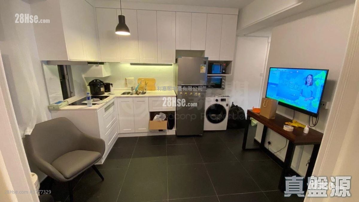 Hing Tai Building Sell 2 Bedrooms , 1 Bathroom 310 ft²