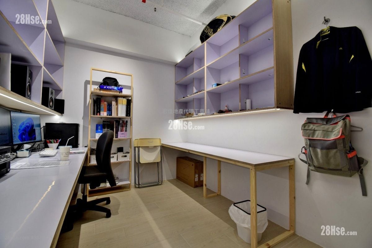 International Industrial Building Sell Studio 110 ft²