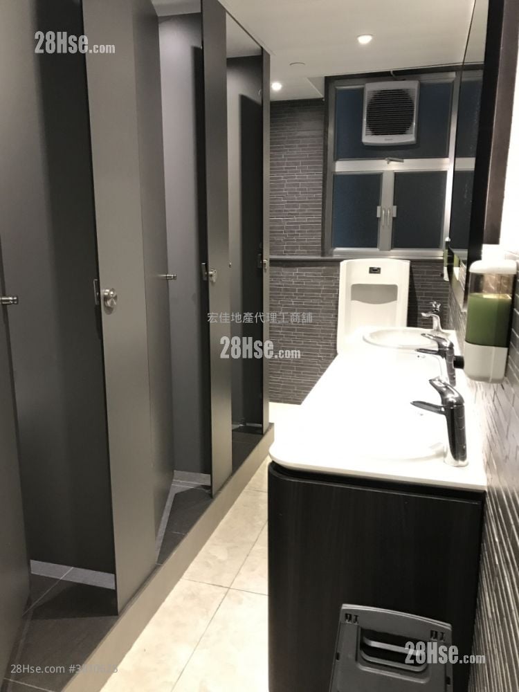 International Industrial Building Sell Studio 110 ft²