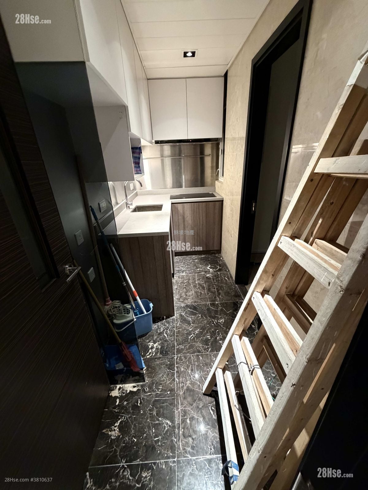 Metroregalia Rental 3 Bedrooms , 2 Bathrooms 767 ft²