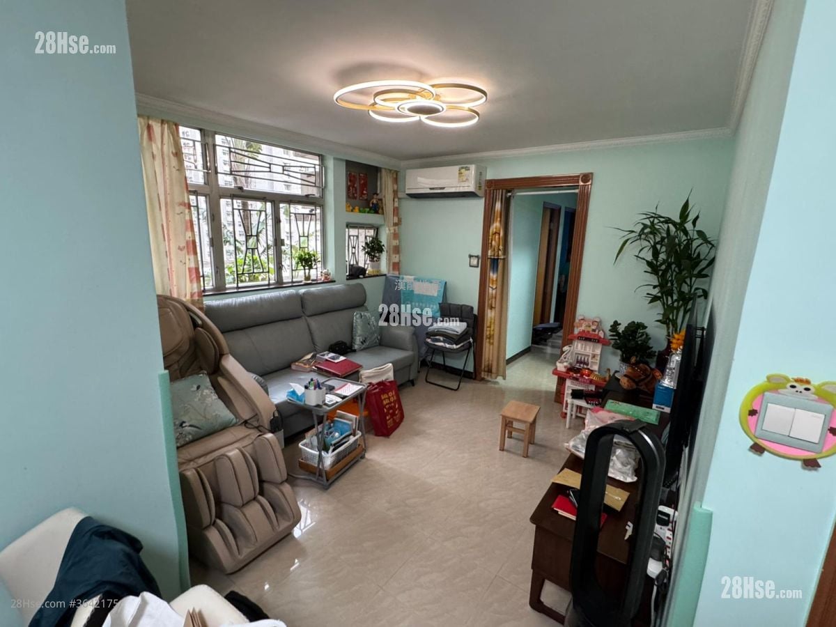 Charming Garden Sell 3 Bedrooms , 2 Bathrooms 592 ft²