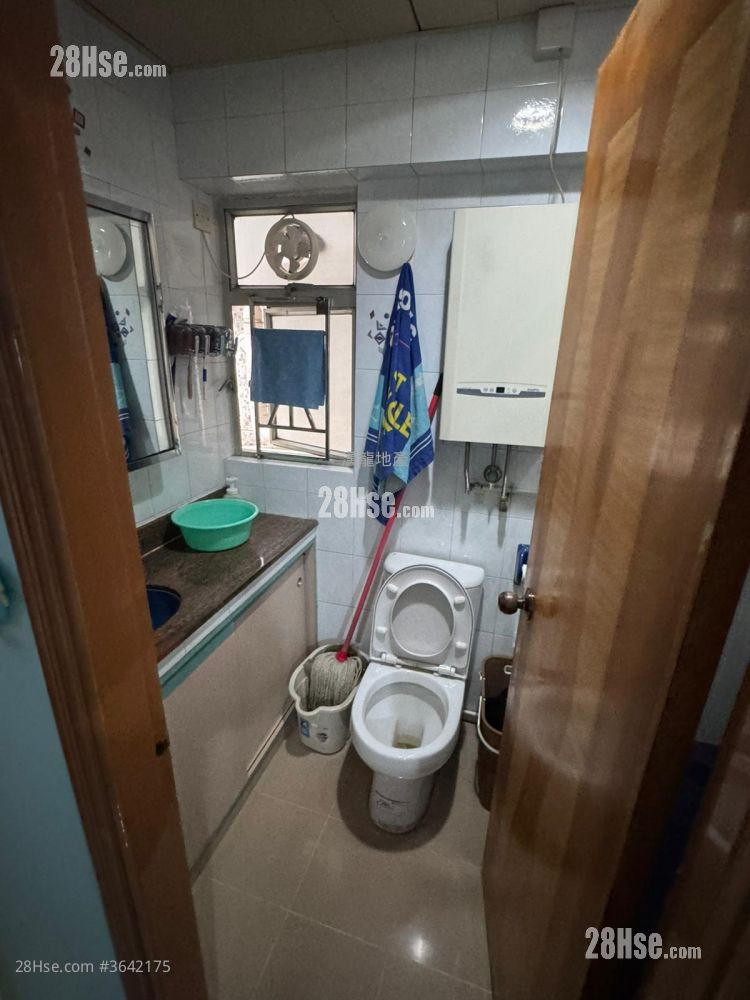 Charming Garden Sell 3 Bedrooms , 2 Bathrooms 592 ft²