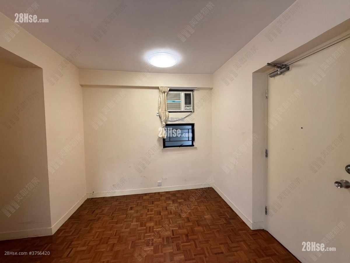 Kornhill Sell 2 Bedrooms , 1 Bathroom 461 ft²