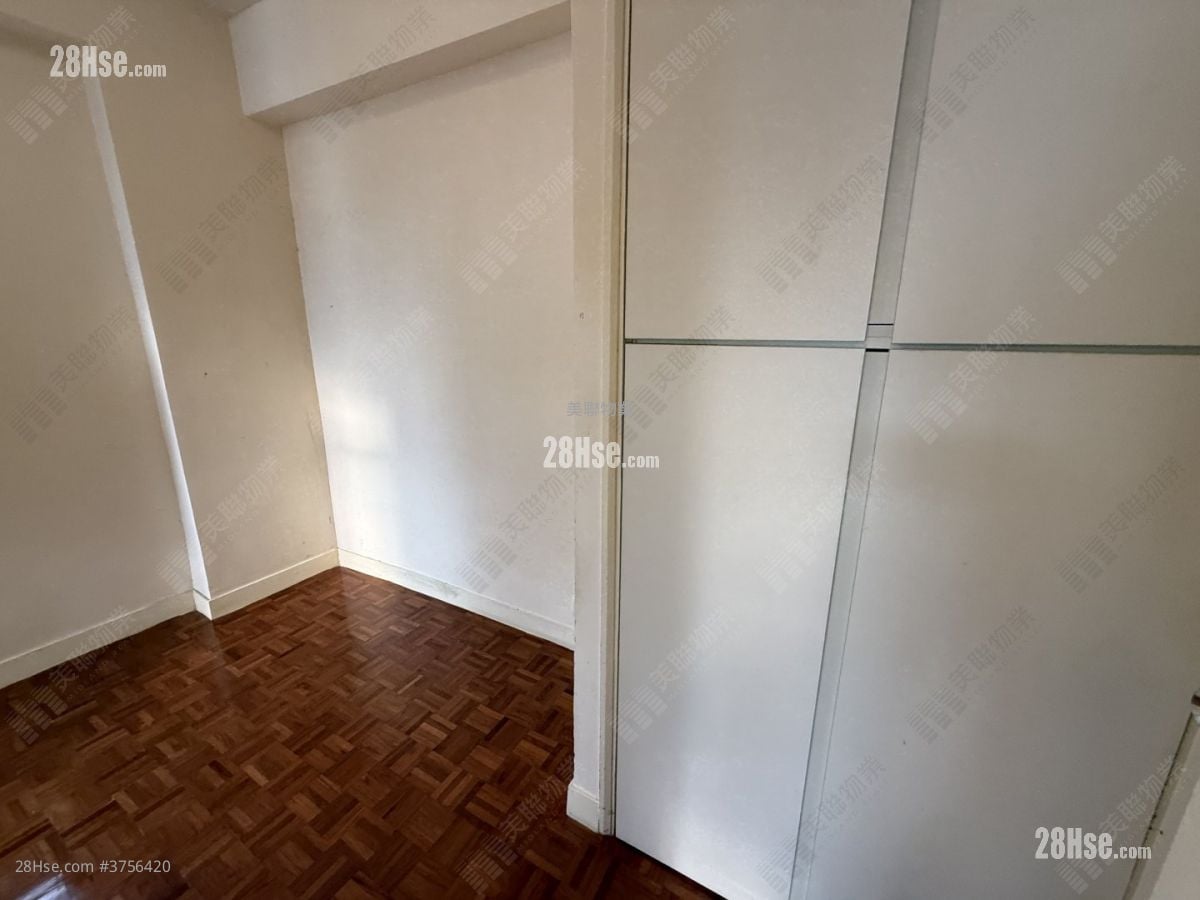 Kornhill Sell 2 Bedrooms , 1 Bathroom 461 ft²