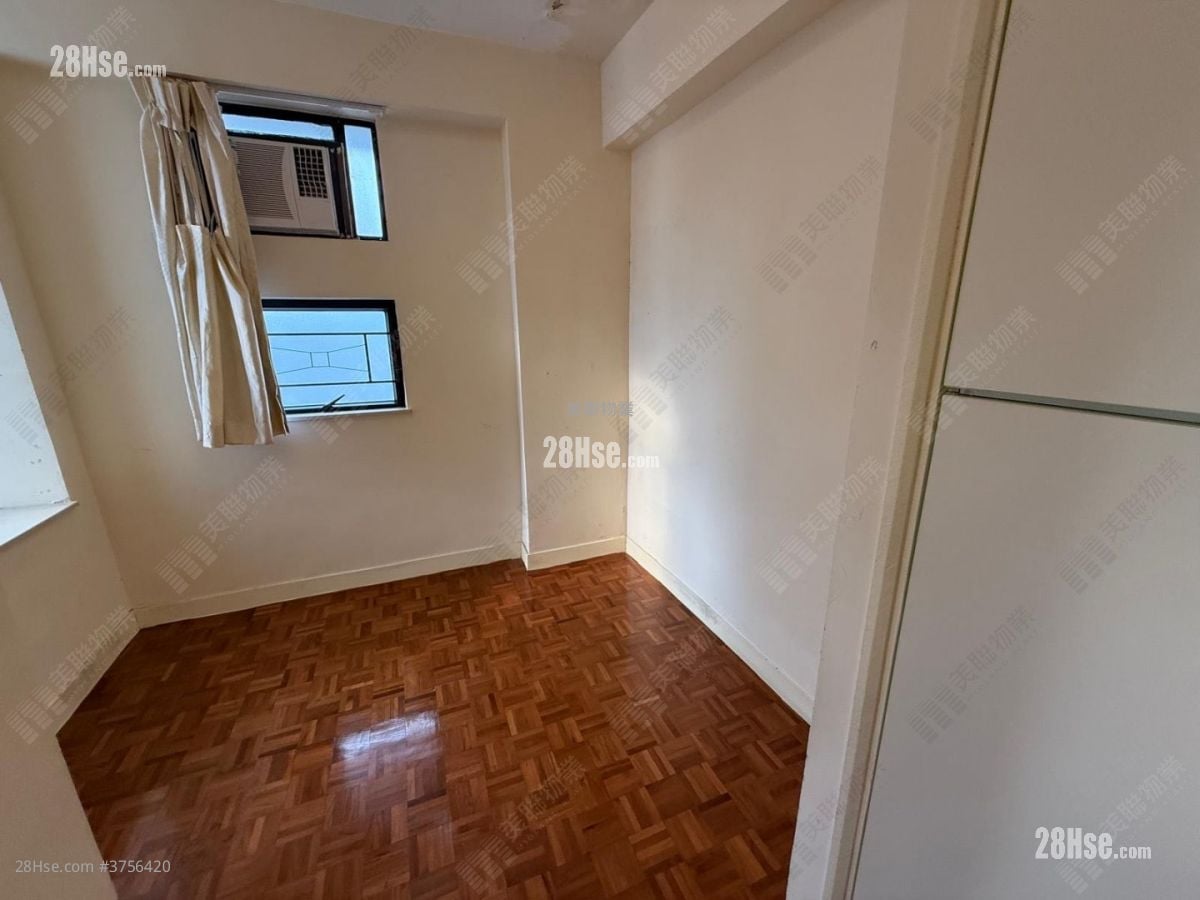 Kornhill Sell 2 Bedrooms , 1 Bathroom 461 ft²