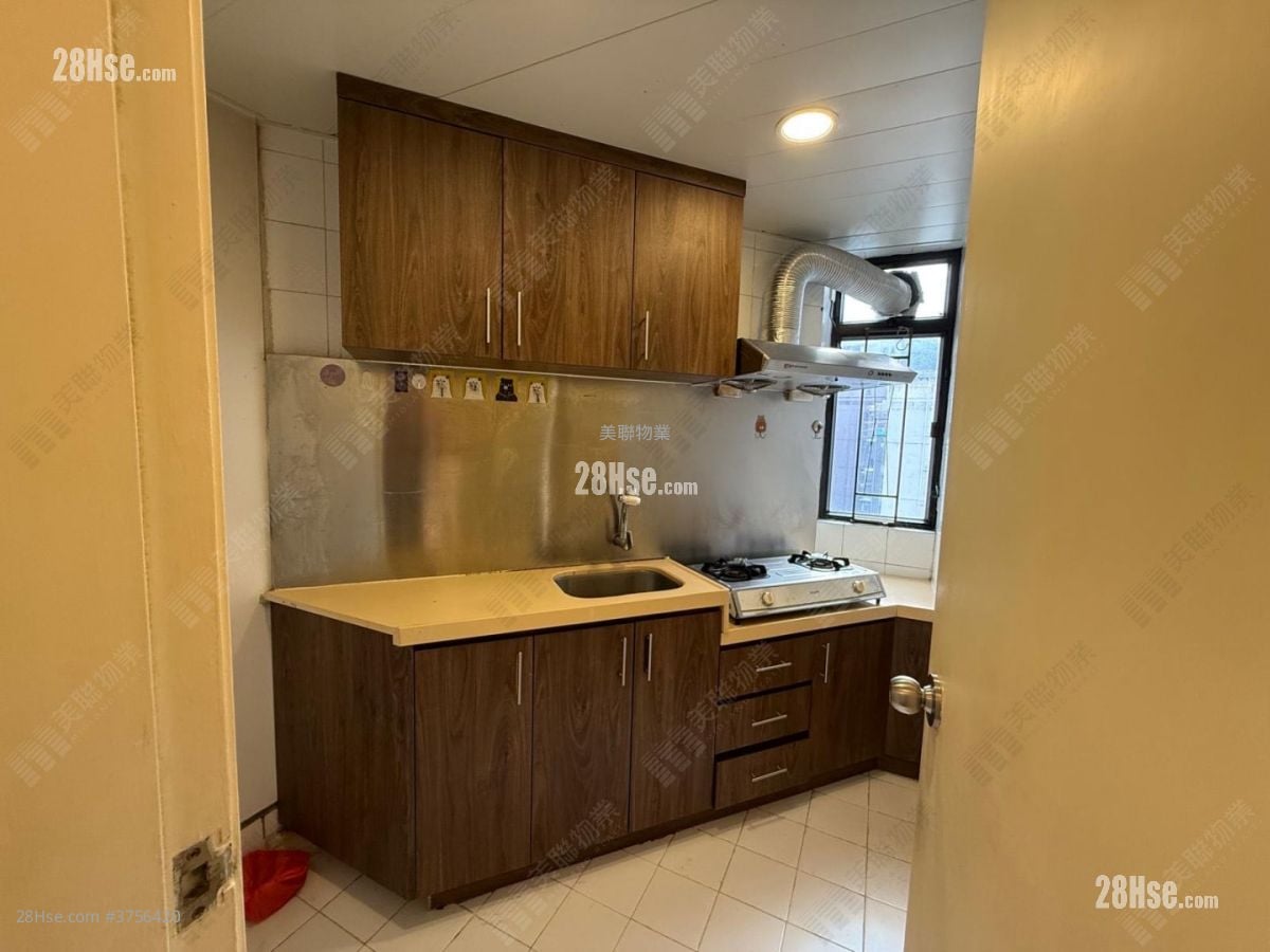 Kornhill Sell 2 Bedrooms , 1 Bathroom 461 ft²