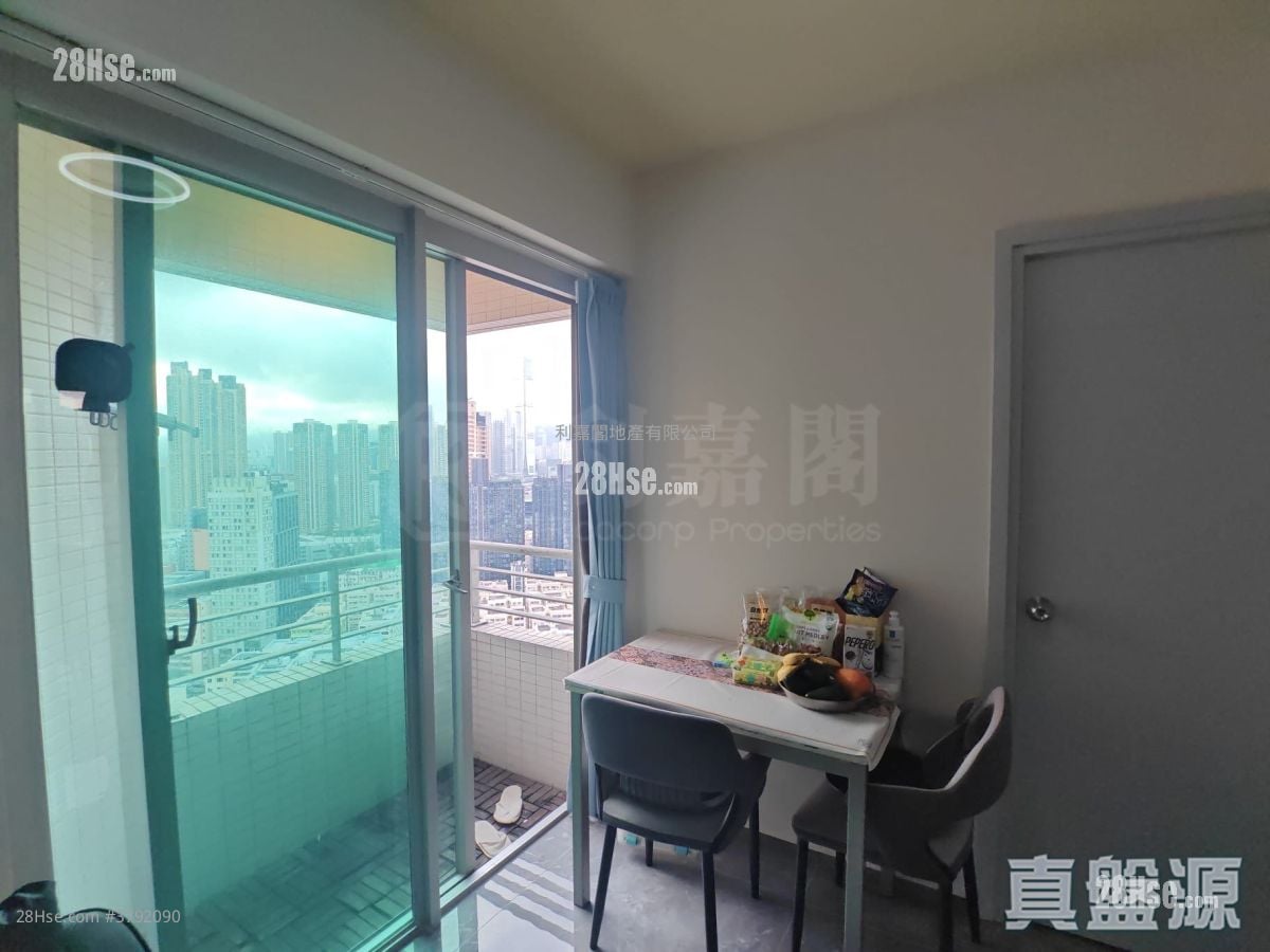 Metro Harbour View Rental 2 Bedrooms 371 ft²