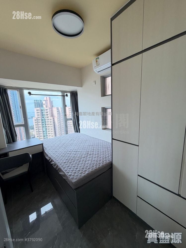 Metro Harbour View Rental 2 Bedrooms 371 ft²