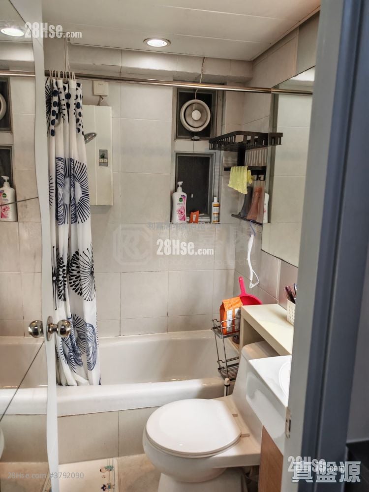 Metro Harbour View Rental 2 Bedrooms 371 ft²