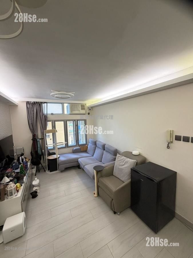 Hong Lam Court Sell 3 Bedrooms , 1 Bathroom 554 ft²