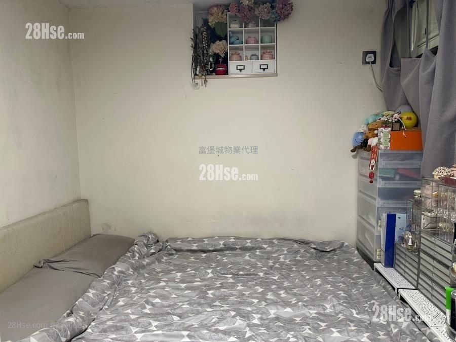 Hong Lam Court Sell 3 Bedrooms , 1 Bathroom 554 ft²