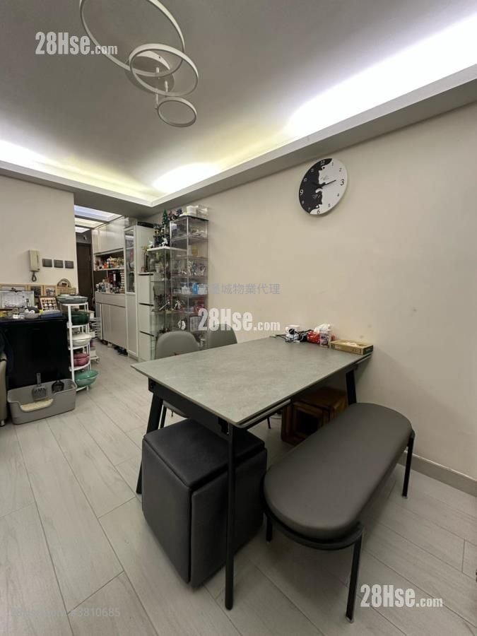 Hong Lam Court Sell 3 Bedrooms , 1 Bathroom 554 ft²