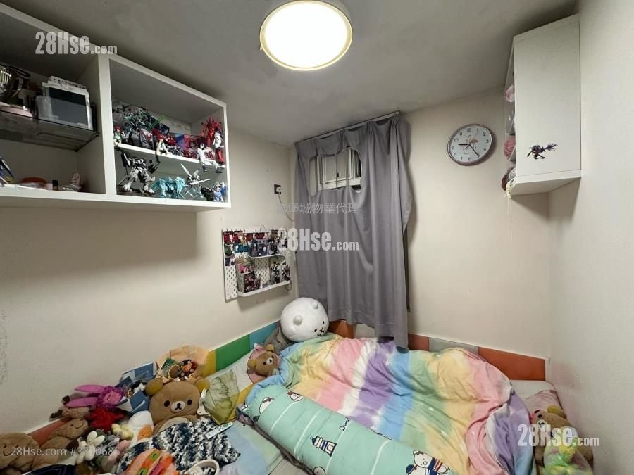 Hong Lam Court Sell 3 Bedrooms , 1 Bathroom 554 ft²