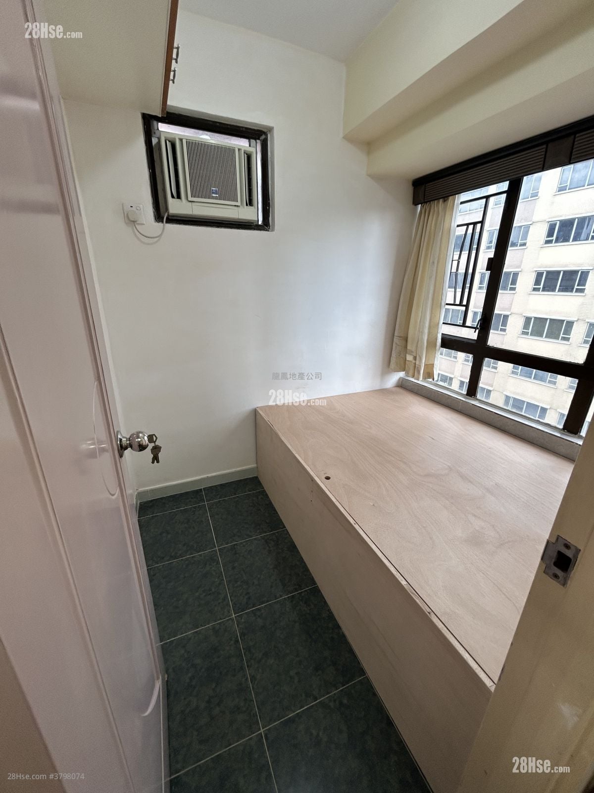 On Ying Mansion Rental 2 Bedrooms , 1 Bathroom 230 ft²