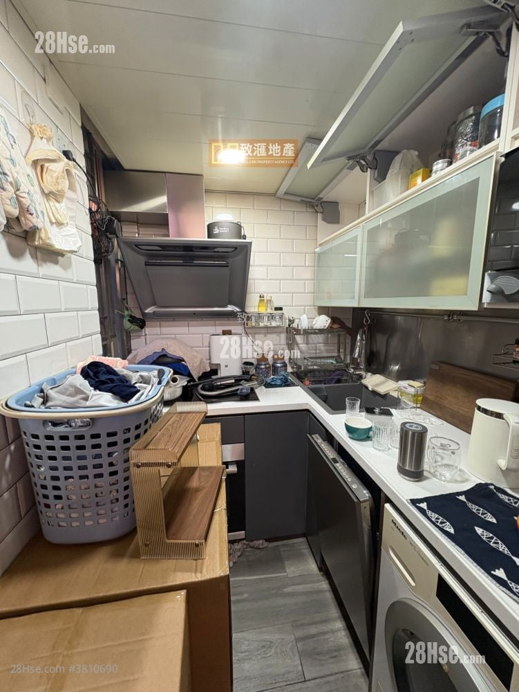 Sheung Chui Court Sell 2 Bedrooms 511 ft²