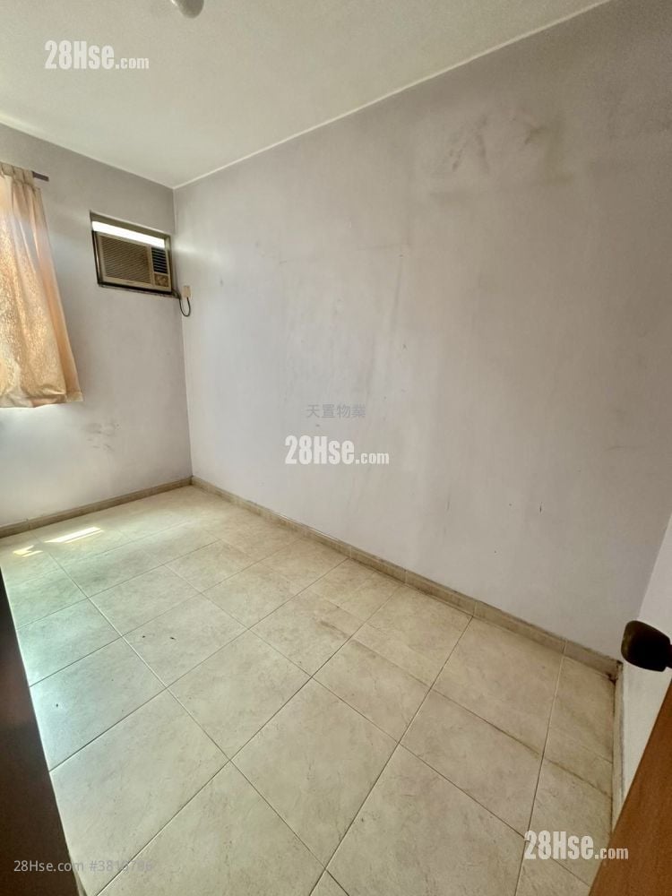 Opulent Villa Sell 3 Bedrooms , 1 Bathroom 700 ft²