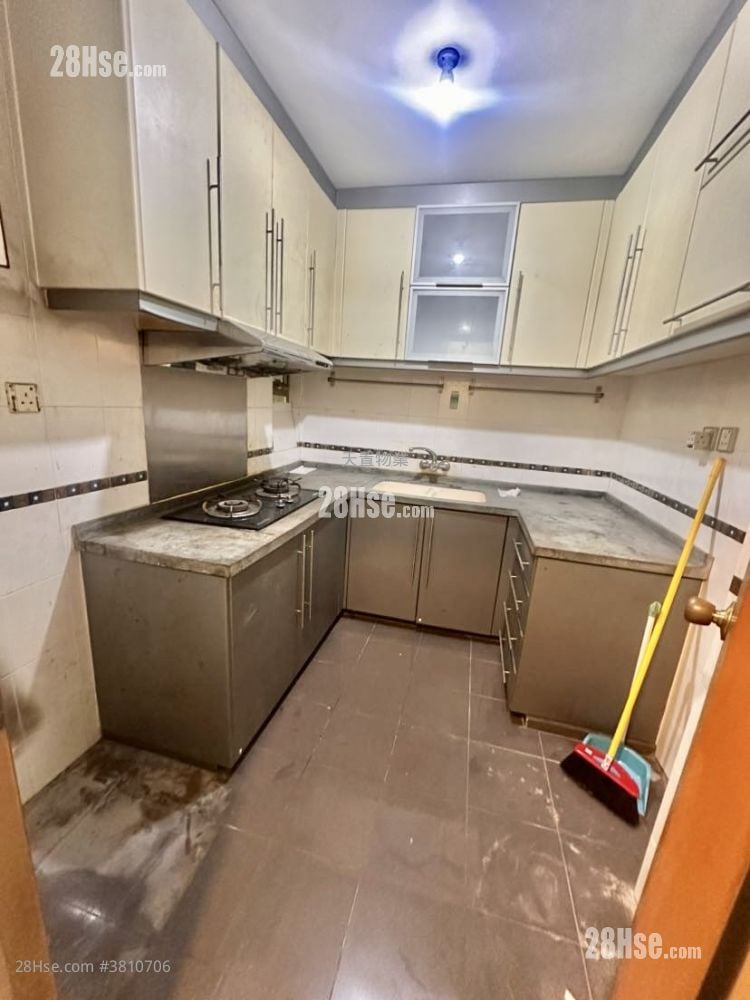 Opulent Villa Sell 3 Bedrooms , 1 Bathroom 700 ft²