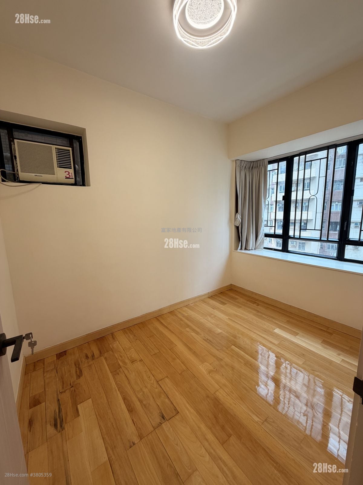 乐嘉中心 租盘 3 房 , 1 浴室 537 平方尺