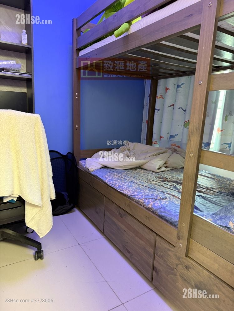 Lai Yan Court Sell 3 Bedrooms 645 ft²