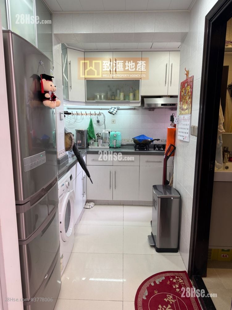 Lai Yan Court Sell 3 Bedrooms 645 ft²