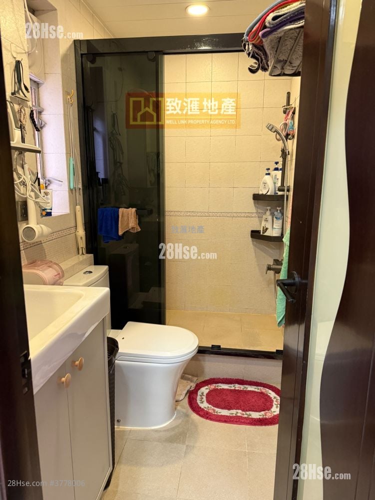 Lai Yan Court Sell 3 Bedrooms 645 ft²