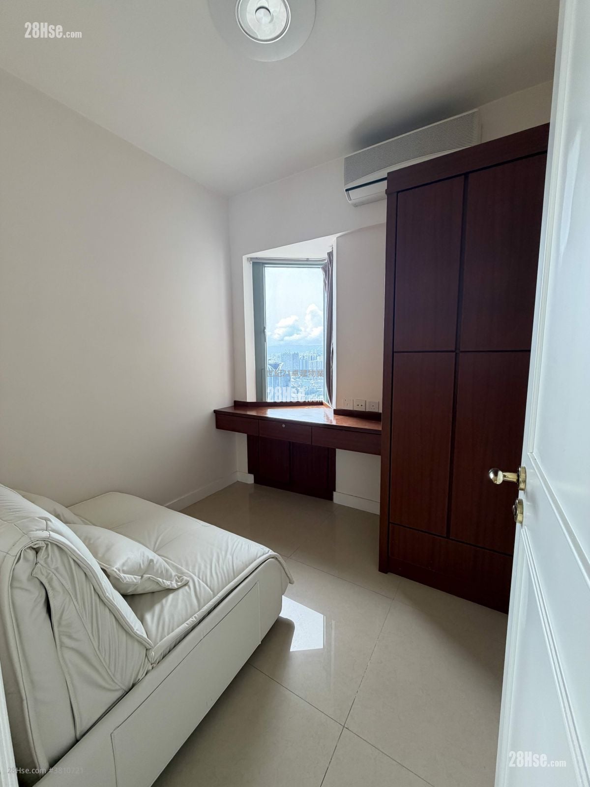 The Victoria Towers Rental 3 Bedrooms , 2 Bathrooms 821 ft²