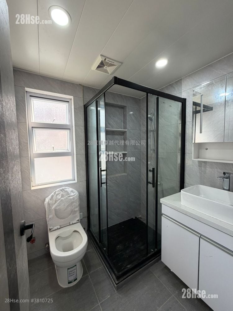 村屋 售盘 3 房 , 1 浴室 700 平方尺