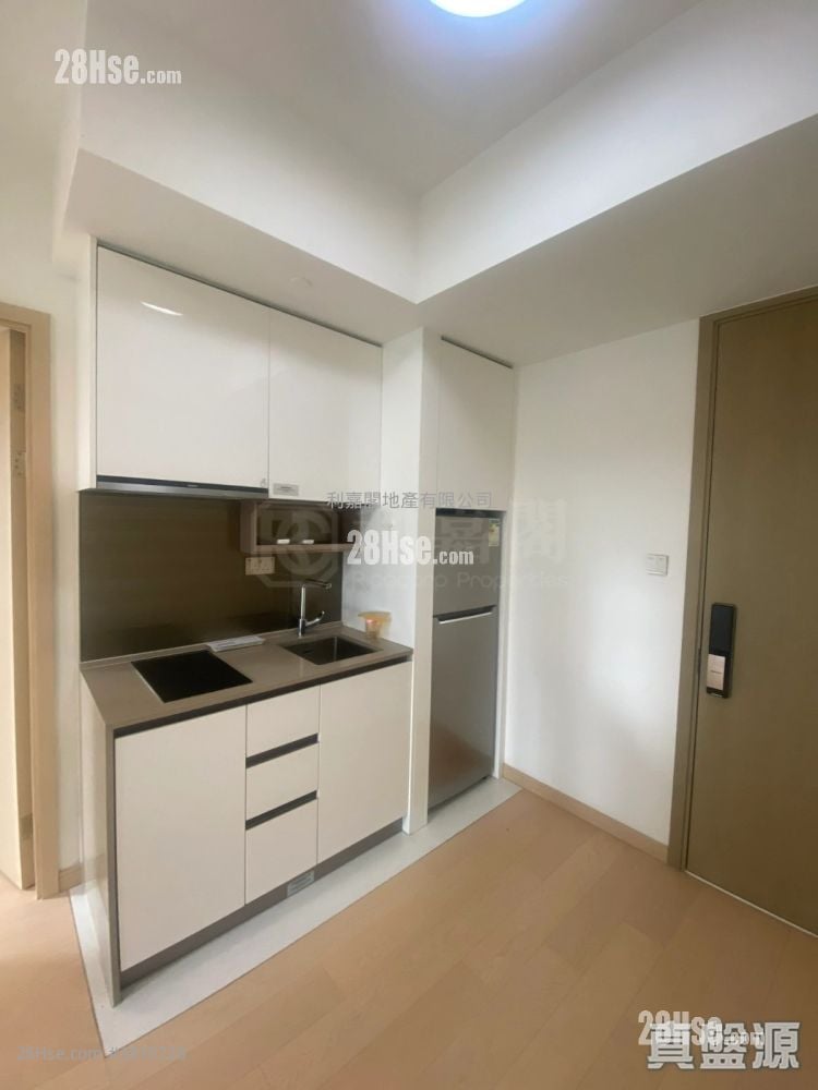 K. Summit Rental 333 ft²