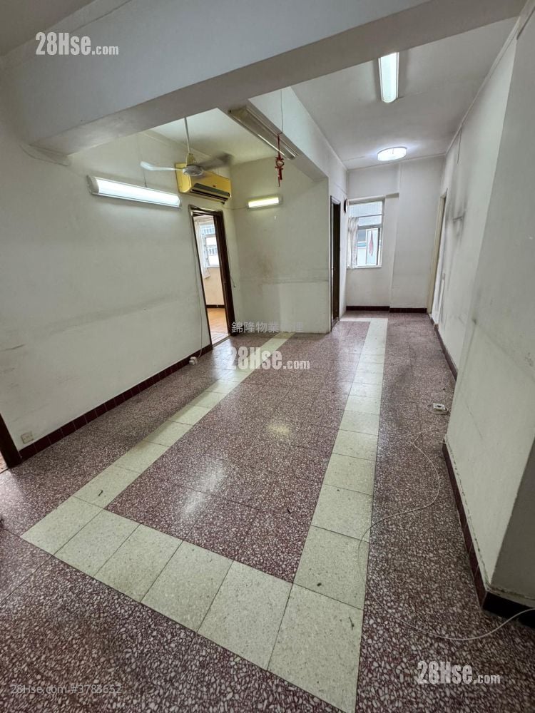 Lucky Building Sell 4 Bedrooms , 2 Bathrooms 757 ft²