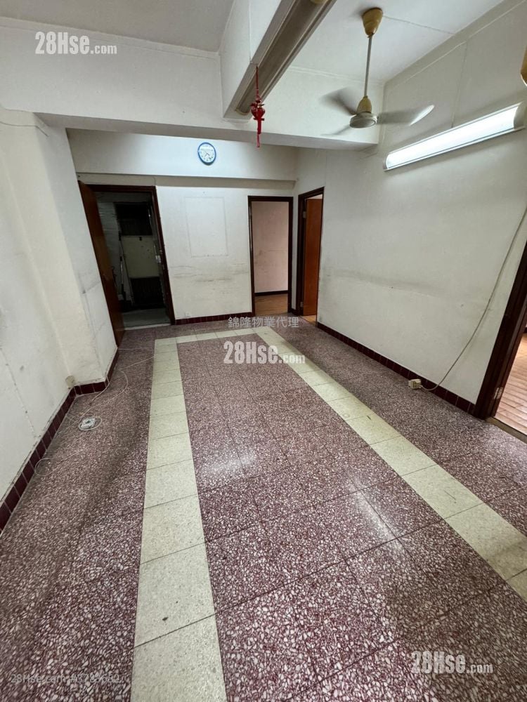 Lucky Building Sell 4 Bedrooms , 2 Bathrooms 757 ft²