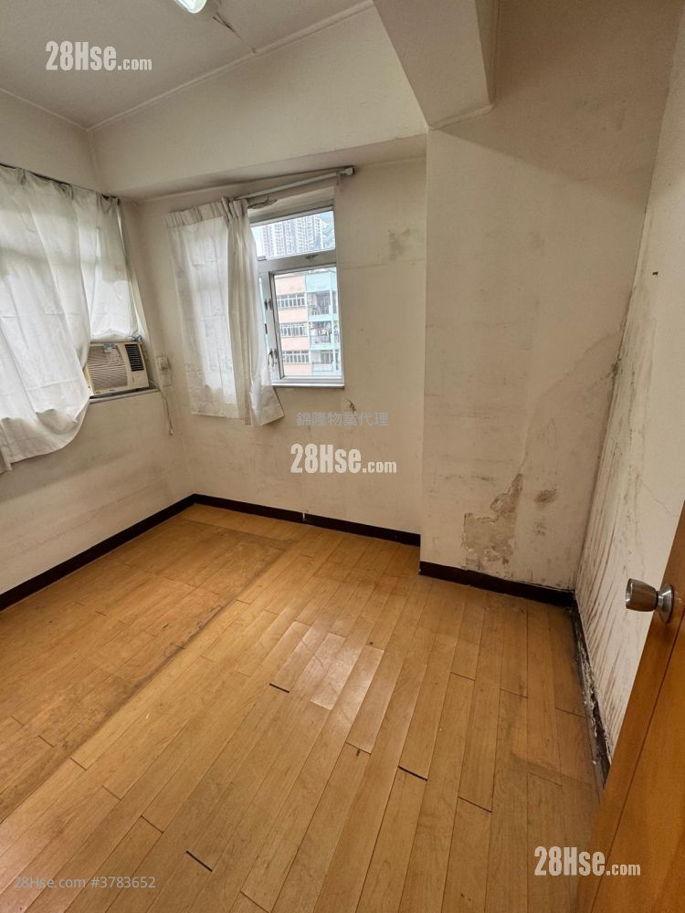 Lucky Building Sell 4 Bedrooms , 2 Bathrooms 757 ft²