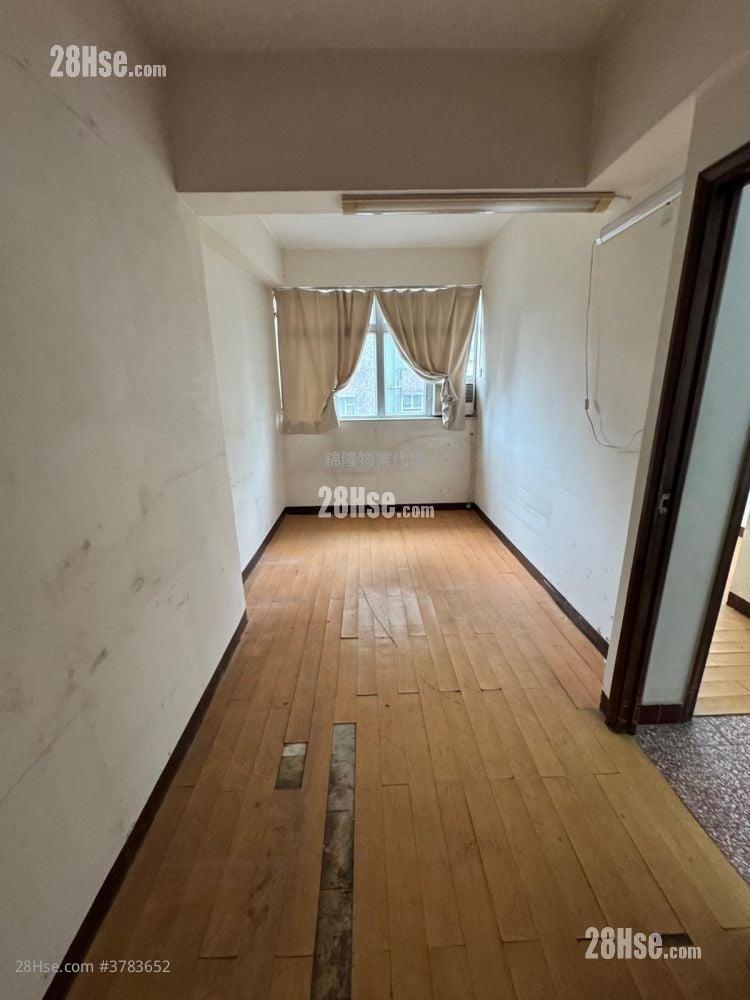 Lucky Building Sell 4 Bedrooms , 2 Bathrooms 757 ft²