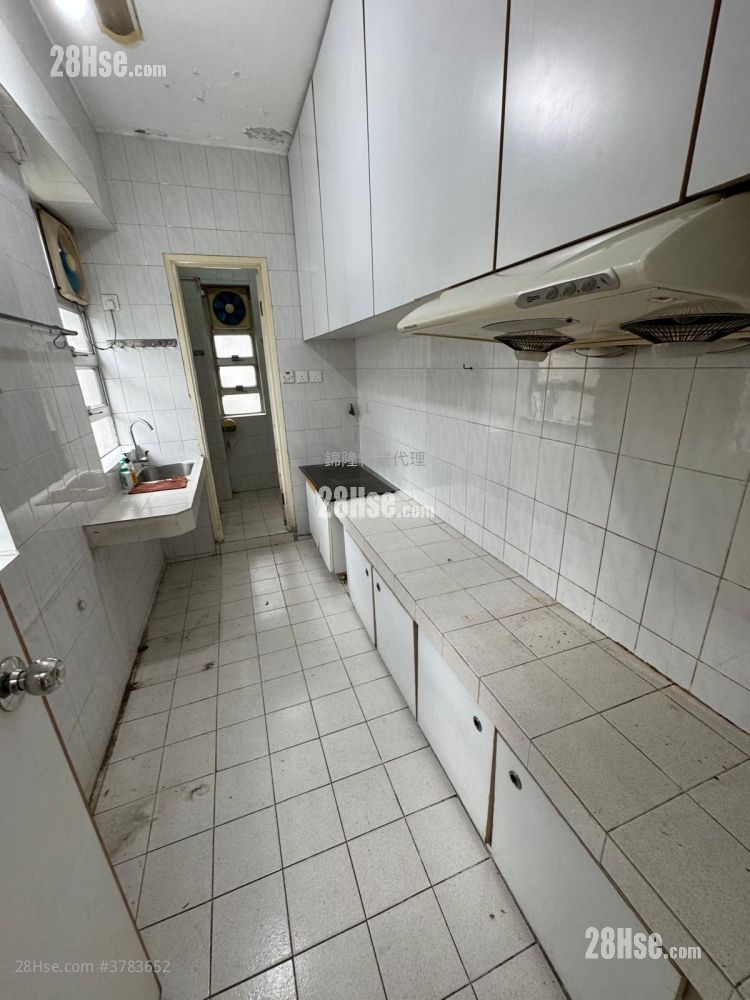 Lucky Building Sell 4 Bedrooms , 2 Bathrooms 757 ft²