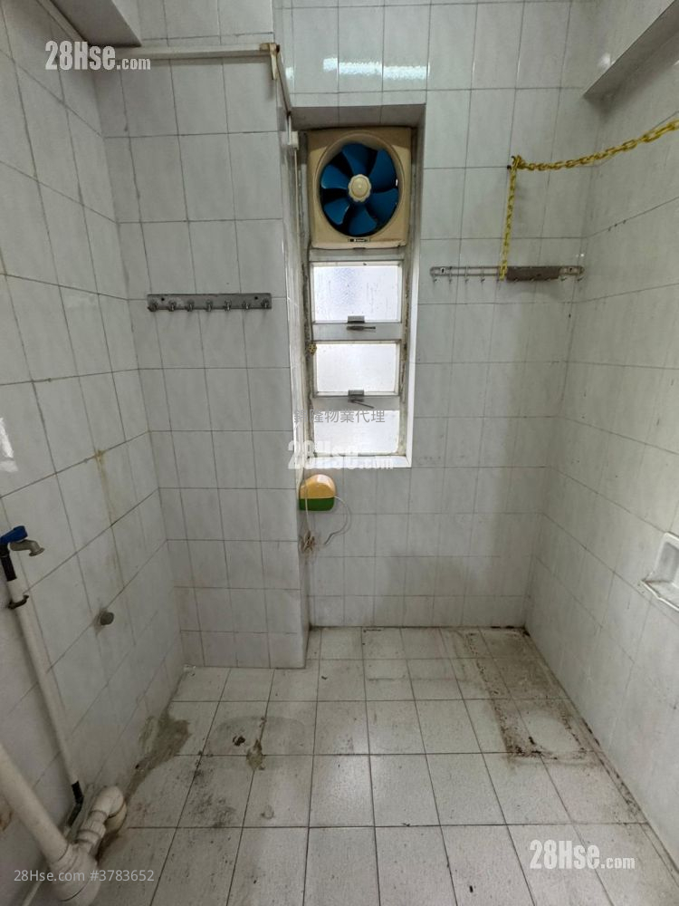 Lucky Building Sell 4 Bedrooms , 2 Bathrooms 757 ft²