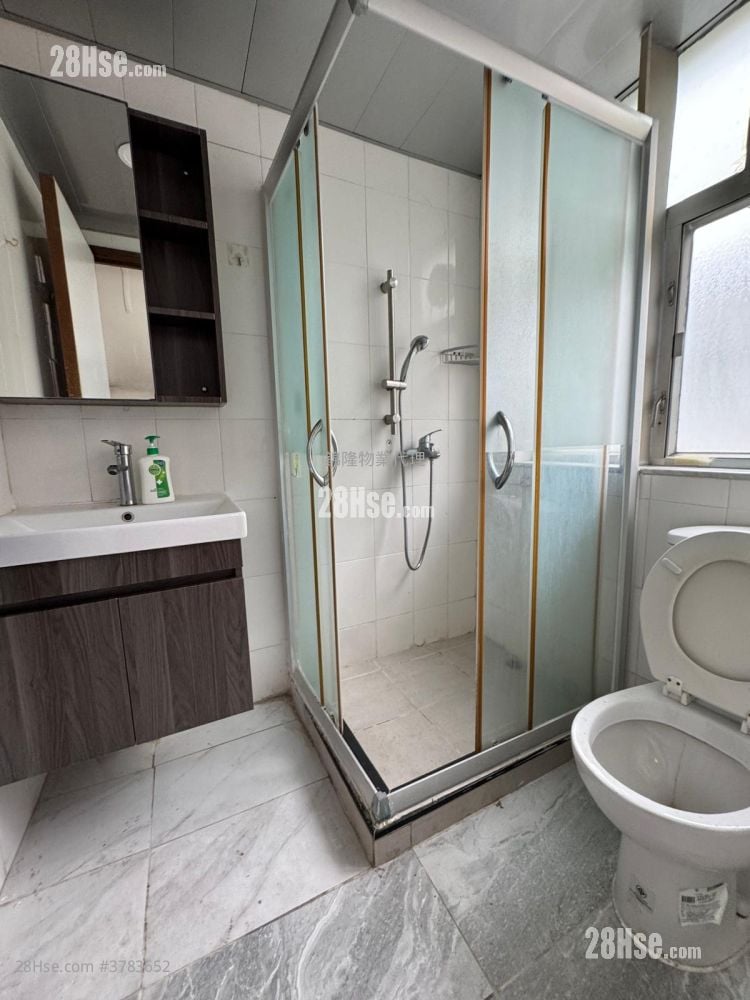 Lucky Building Sell 4 Bedrooms , 2 Bathrooms 757 ft²