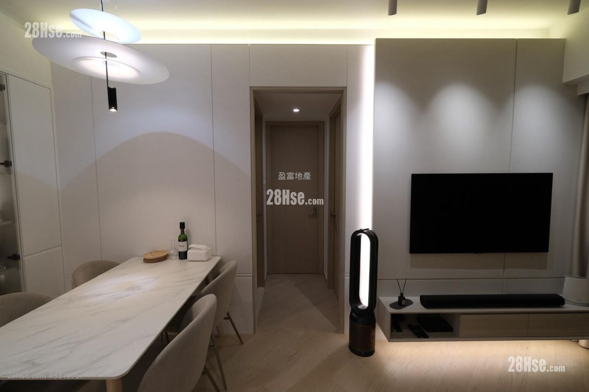 The Regent Rental 2 Bedrooms , 1 Bathroom 524 ft²