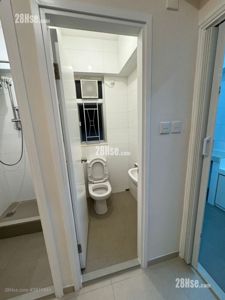 浴室: 广荣楼 租盘 2 房 , 1 浴室 631 平方尺