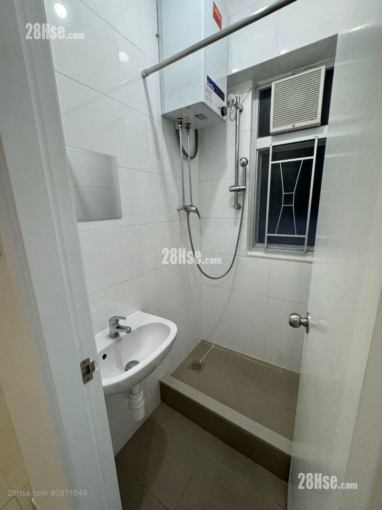浴室: 广荣楼 租盘 2 房 , 1 浴室 631 平方尺