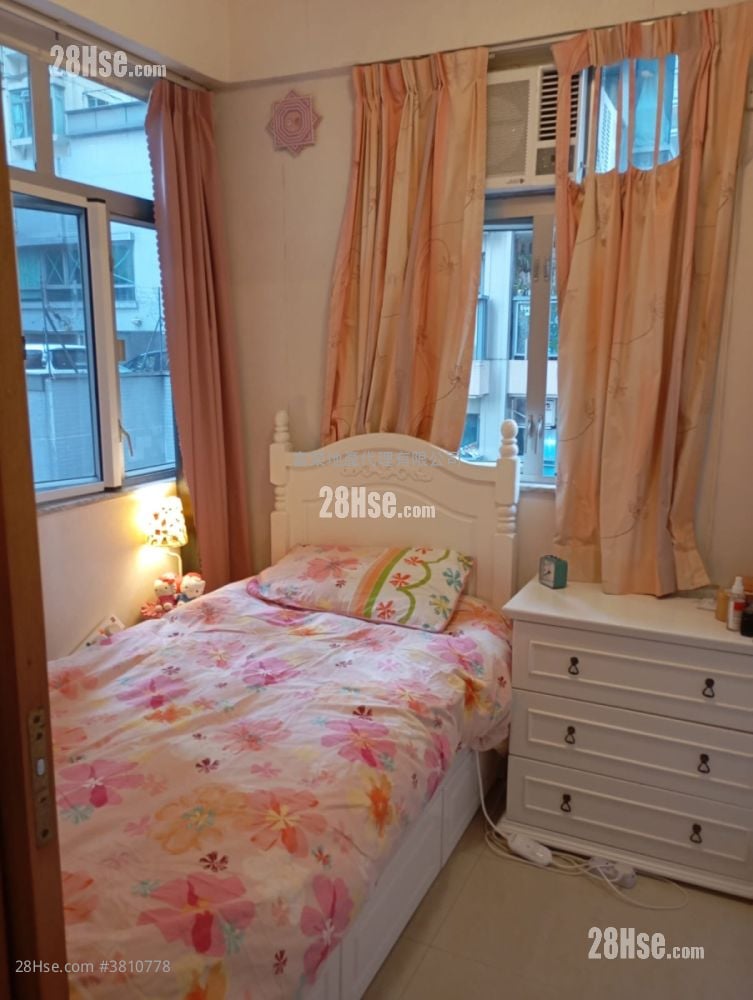 Fok Lin  Building Sell 2 Bedrooms , 1 Bathroom