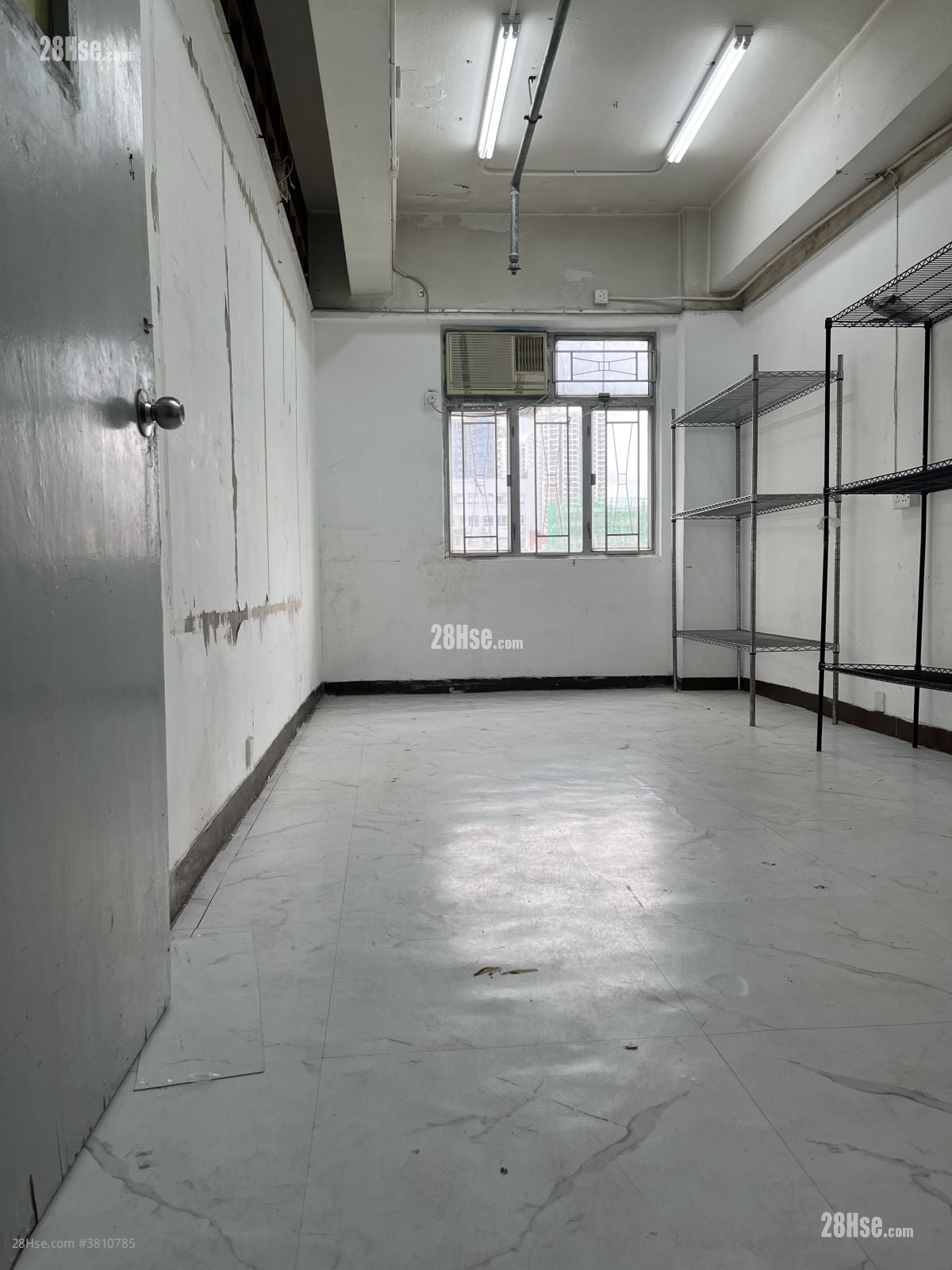 龙祥大厦 租盘 250 平方尺