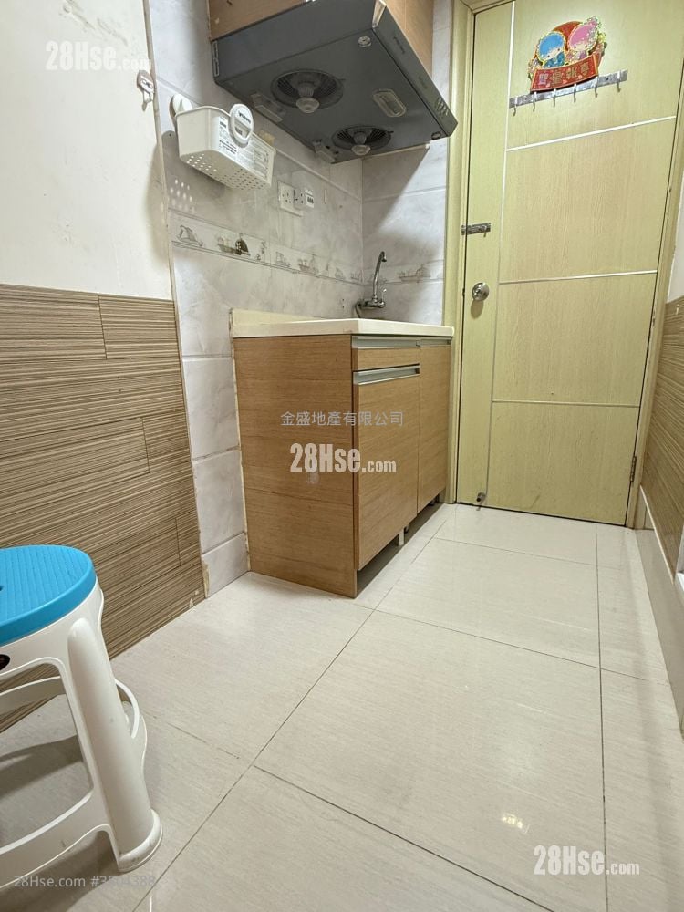 North Point Mansion Rental 1 Bathroom 110 ft²