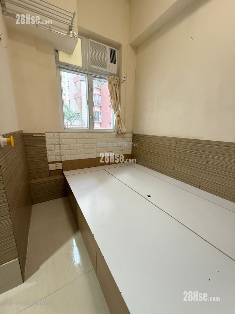 North Point Mansion Rental 1 Bathroom 110 ft²