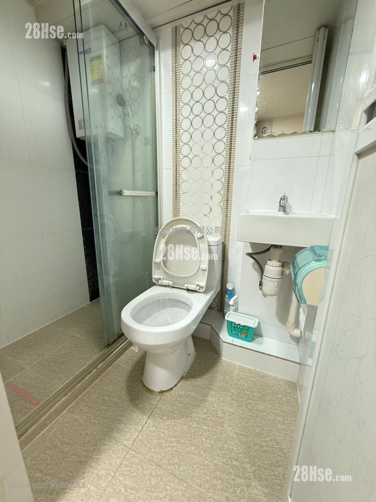 North Point Mansion Rental 1 Bathroom 110 ft²