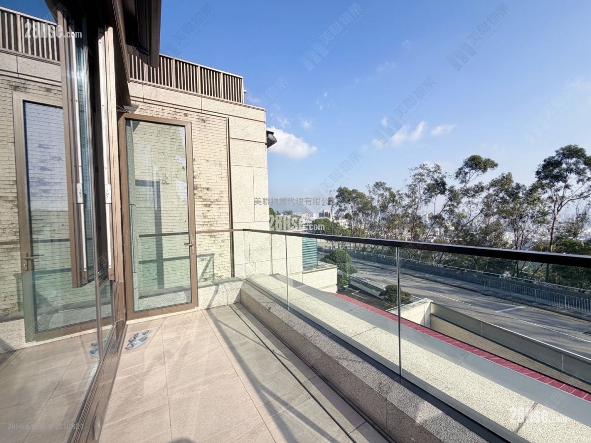 Mont Rouge Sell 4 Bedrooms 2,846 ft²