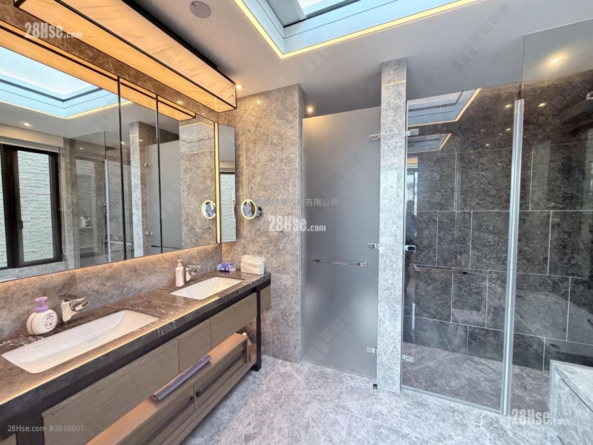 Mont Rouge Sell 4 Bedrooms 2,846 ft²