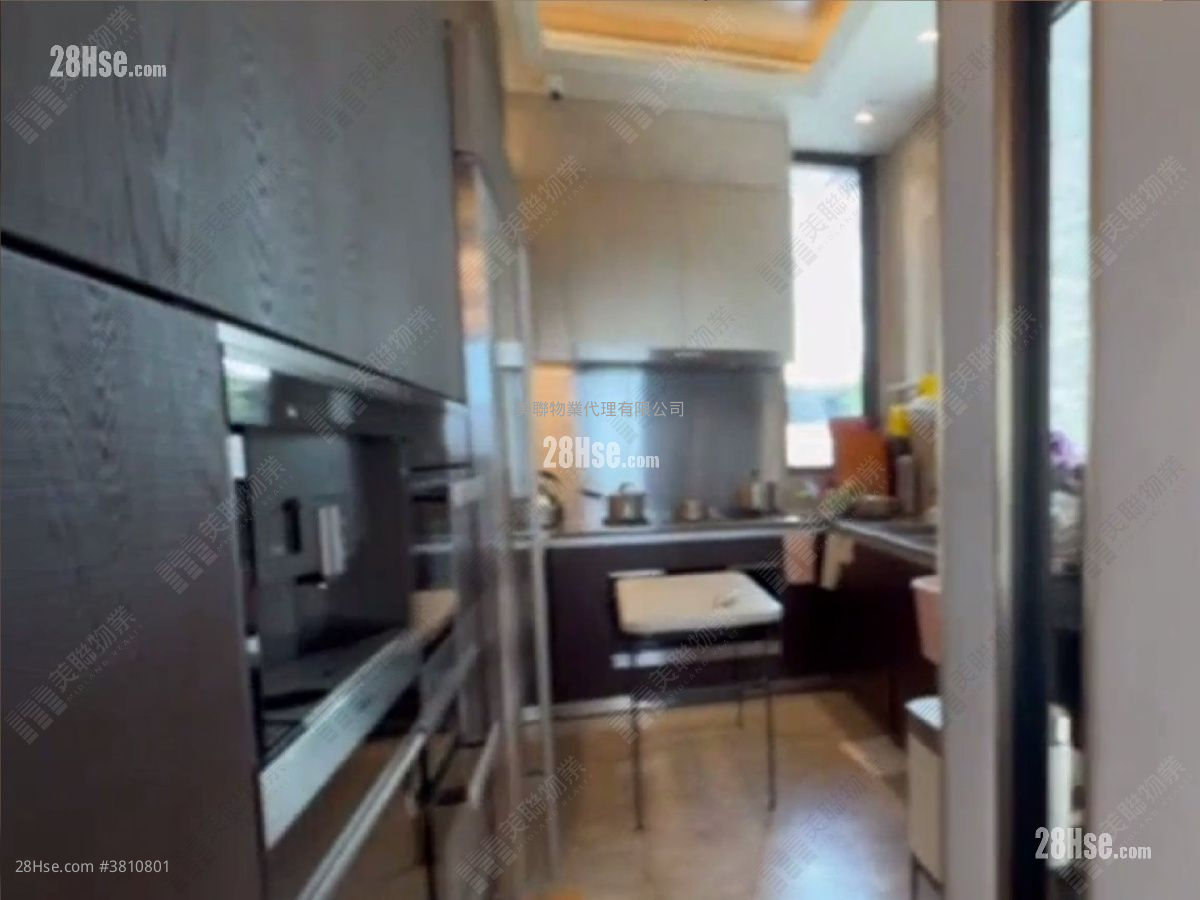 Mont Rouge Sell 4 Bedrooms 2,846 ft²