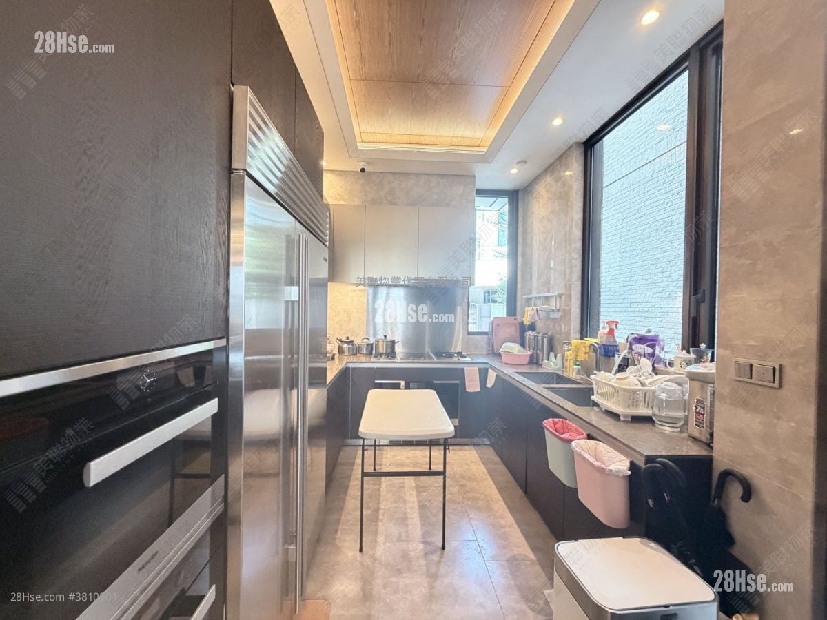 Mont Rouge Sell 4 Bedrooms 2,846 ft²