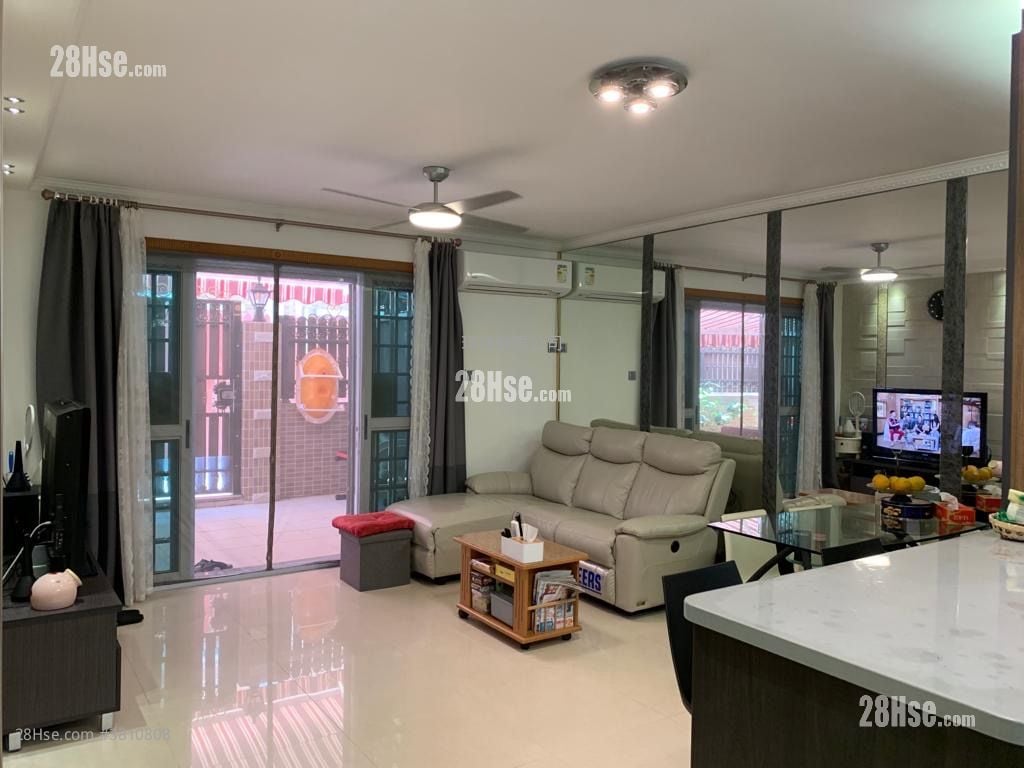 Village Sell 700 ft²